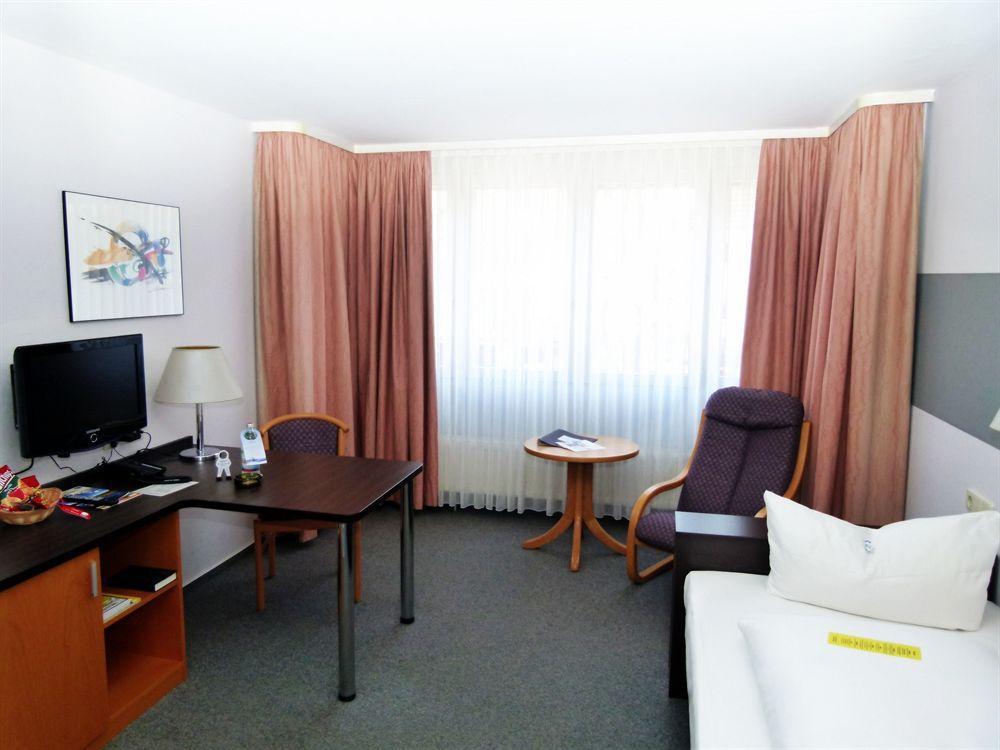 Akzent Hotel Torgauer Hof Sindelfingen Esterno foto