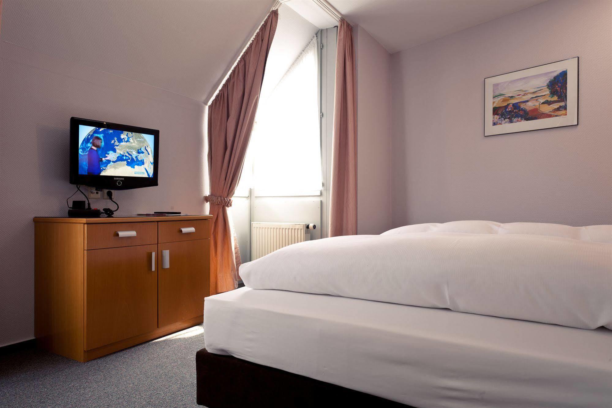 Akzent Hotel Torgauer Hof Sindelfingen Esterno foto